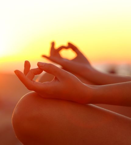 foto de perfil de linkedin hombre elegante (430 x 479 px) (3)